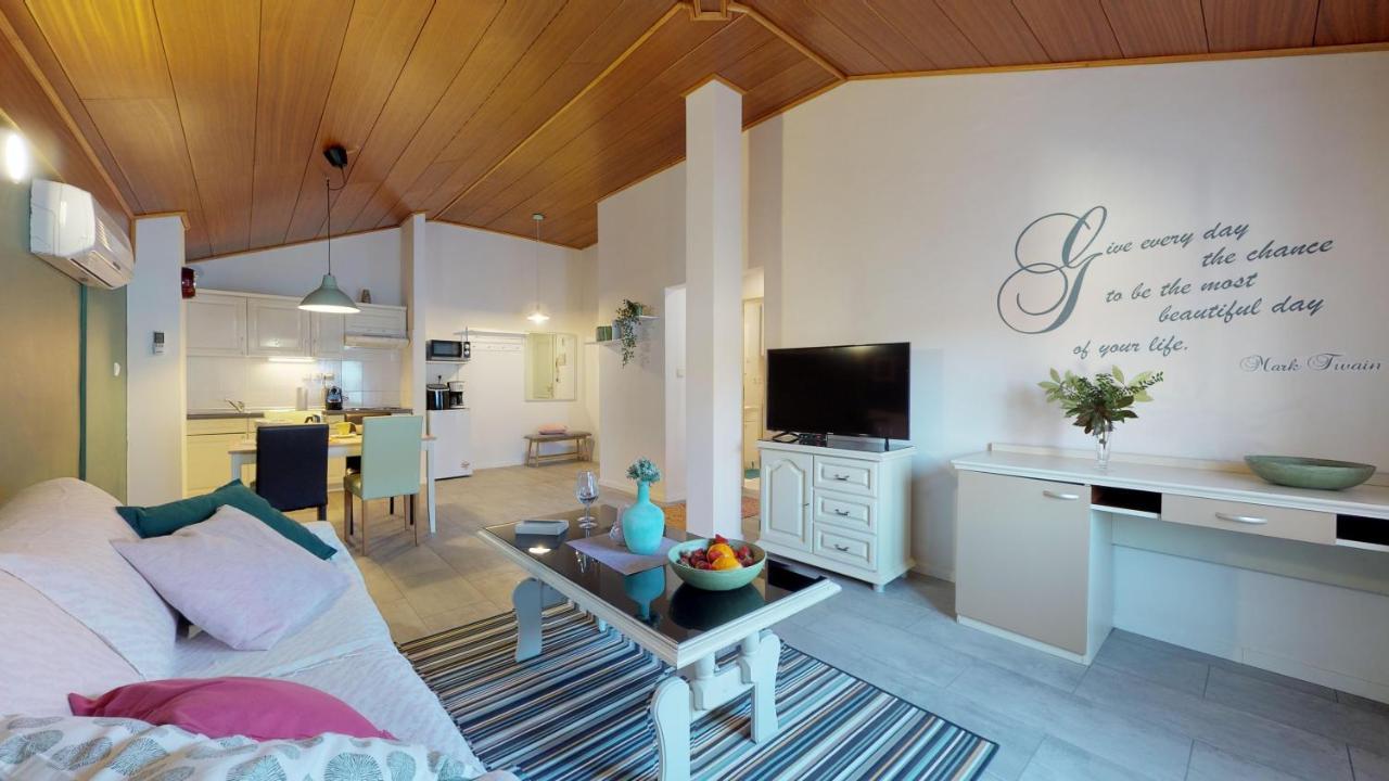Lara Deluxe Superior 5 Star Apartment, Your Piece Of Heaven By The Sea & Park Novigrad Istria Exteriér fotografie