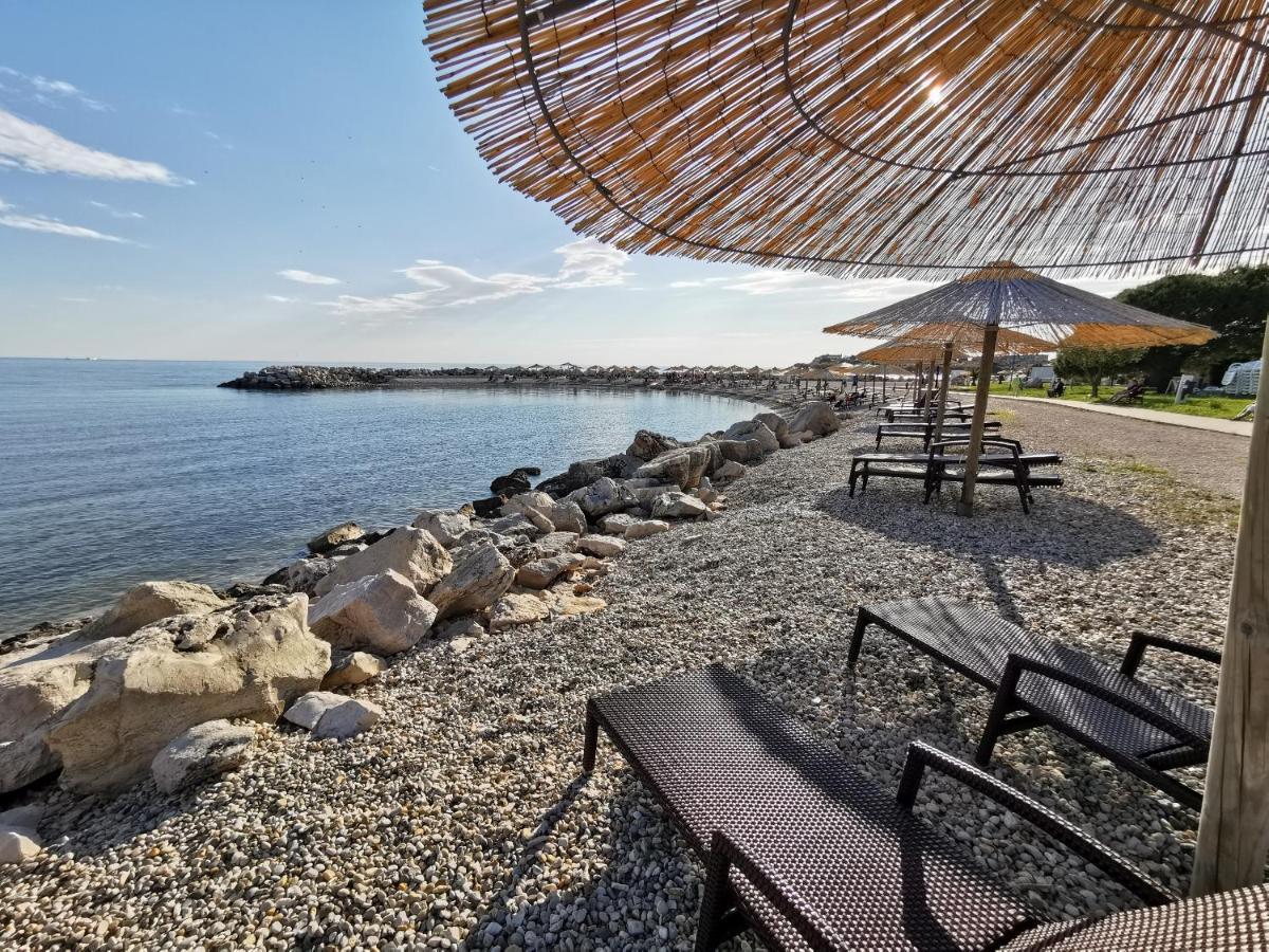 Lara Deluxe Superior 5 Star Apartment, Your Piece Of Heaven By The Sea & Park Novigrad Istria Exteriér fotografie